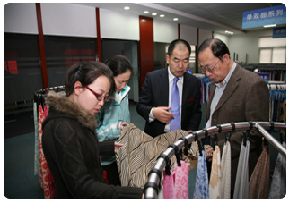 中國針織工業(yè)協(xié)會(huì)名譽(yù)理事長(zhǎng)王智蒞臨公司指導(dǎo)